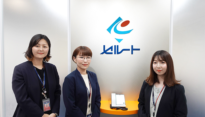 インタビューに答えた経営管理本部 SIPSグループと労務の社員3名